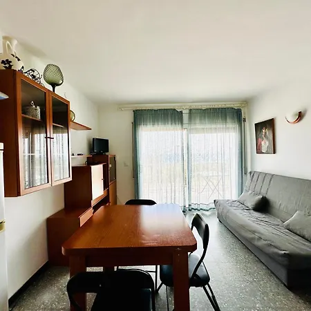 Global Immo 2121 Alexandra * Ρόζες